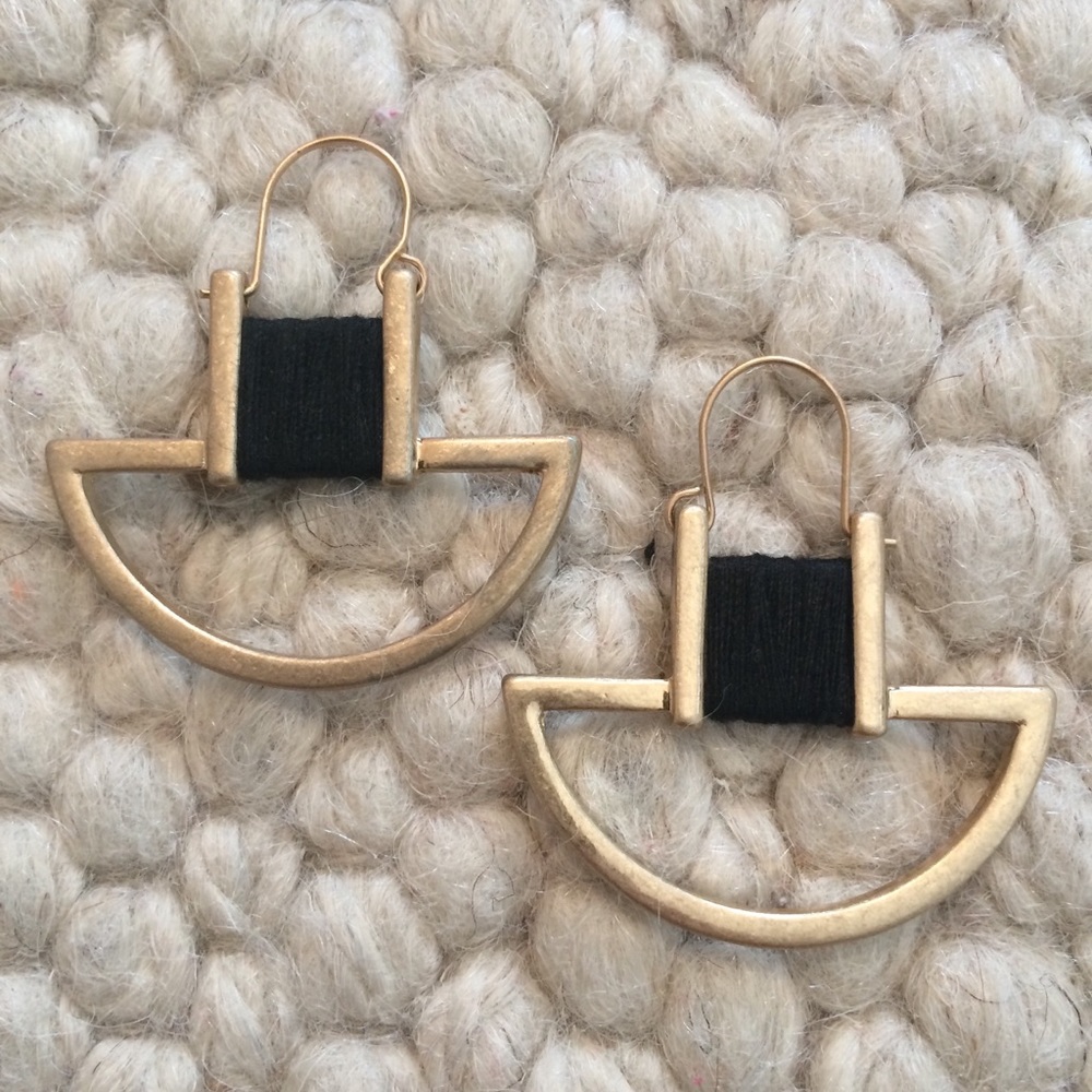 Nala Earrings - Black - Picture 2 of 5